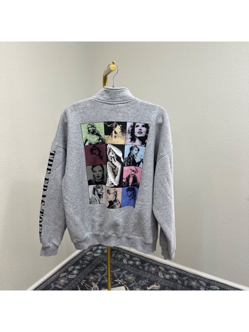 Taylor Swift Eras Tour Quarter Zip Pull Over Sweater Grid Graphic Womens Medium